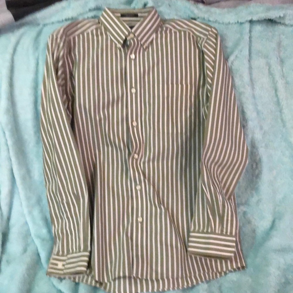 Eddie Bauer button down shirt relaxed fit size M